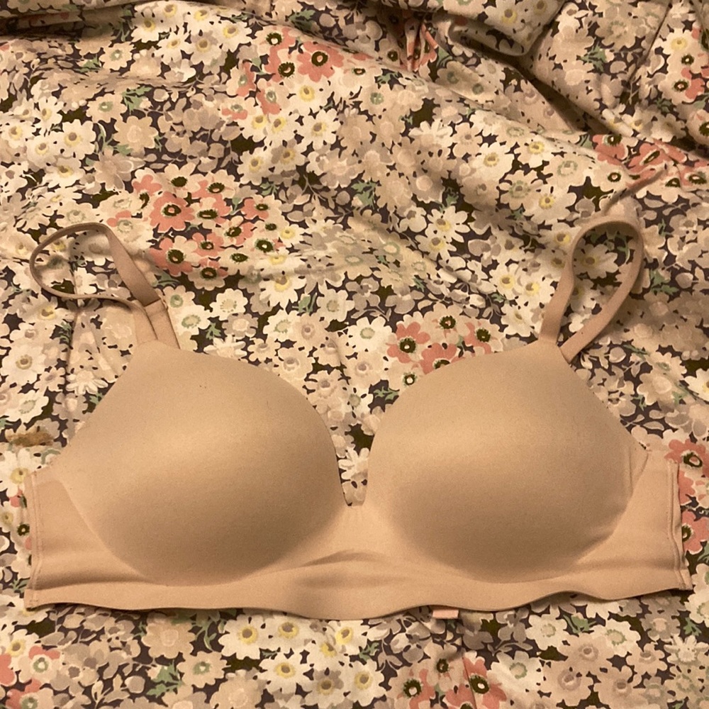 Women’s Victoria’s Secret Nude Incredible Push Up Bra